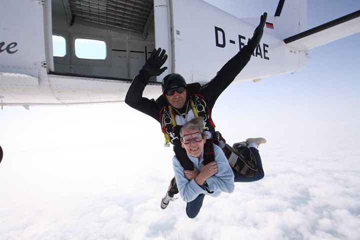 Saut En Parachute Dans La Somme Air Parachutisme Saut En Parachute Dans La Somme Air Parachutisme